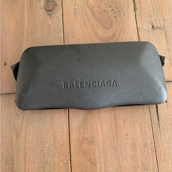 Balenciaga sunglasses case - Picture 1 of 3